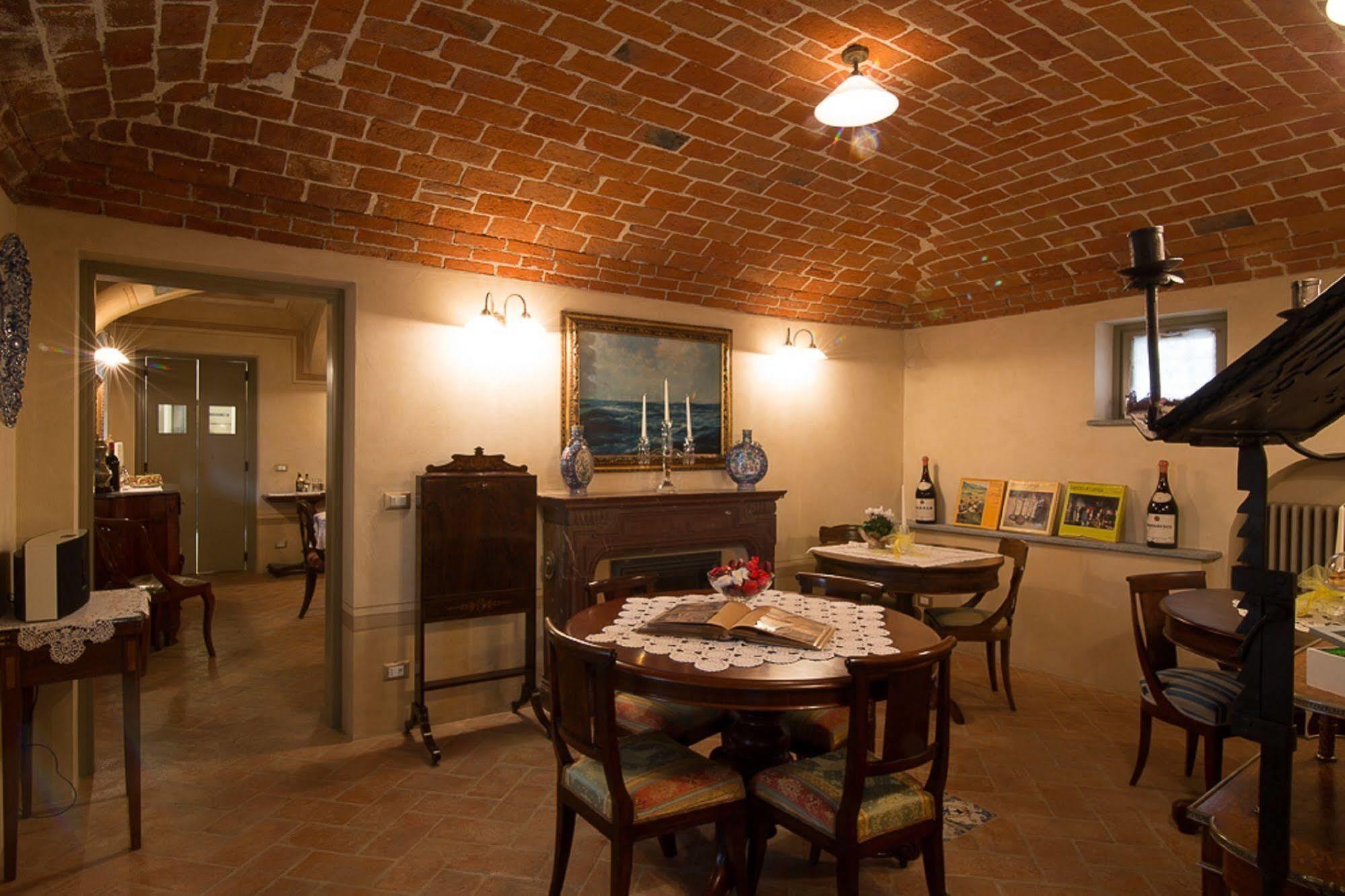 Antica Locanda San Pietro Govone Exterior foto